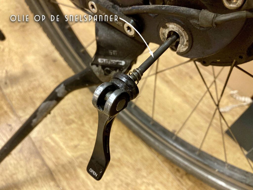 Olie op de snelspanner door interne lekkage Rohloff